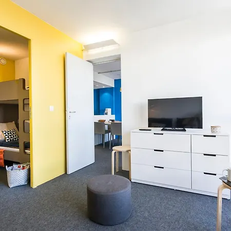 Calme, Renove, Balcon, Pres Commerces Et Ski, 7-8 Pers, Parking Inclus. Wifi Gratuit. - Fr-1-346-312